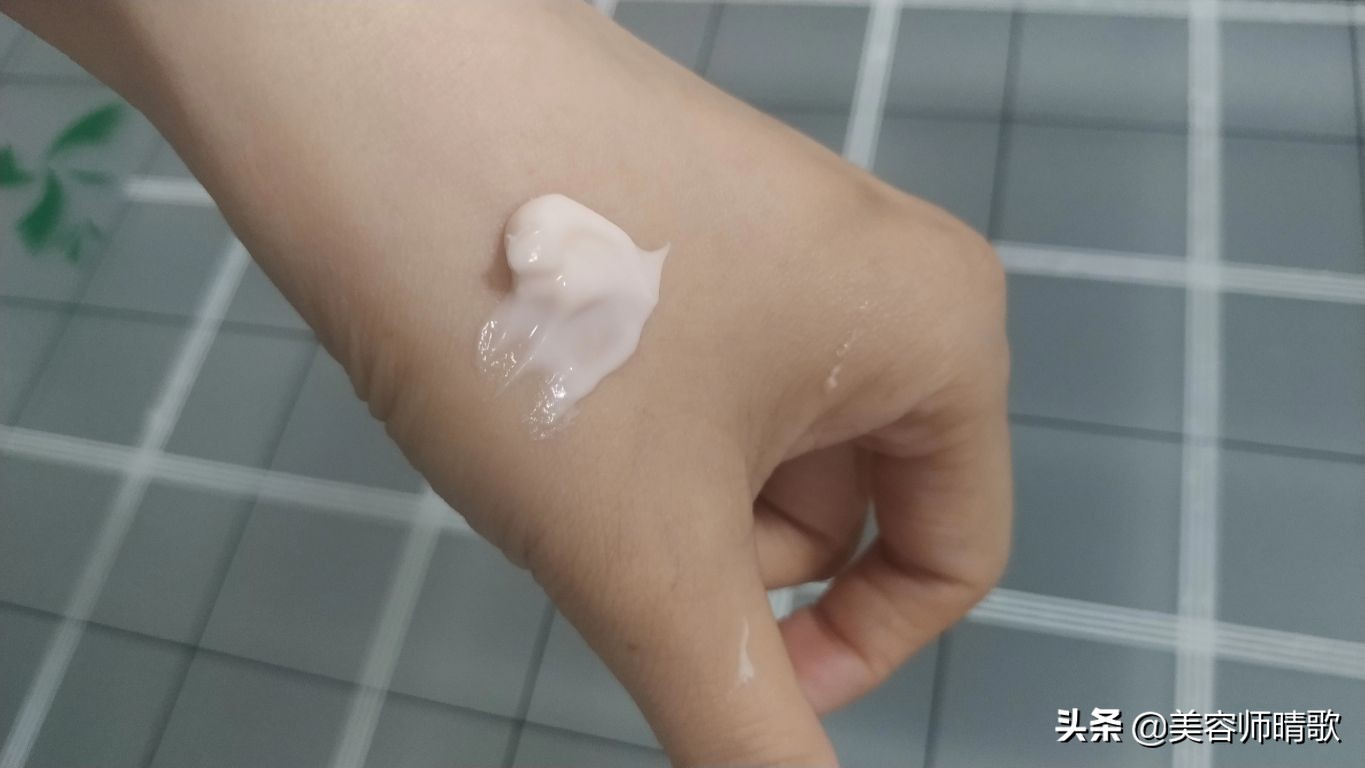 「16款公认好用的防晒霜」适合干皮、油皮、敏皮的，优缺点都在这